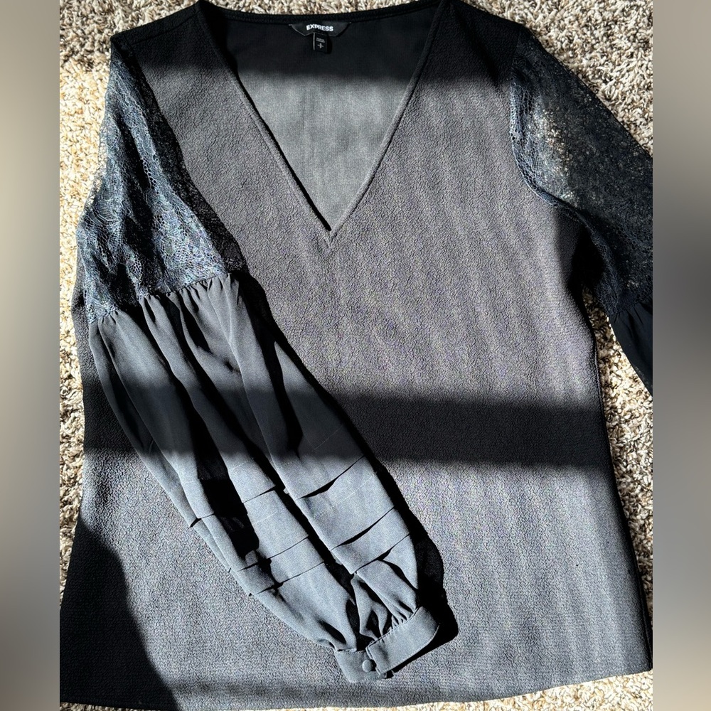 V-NECK LACE CHIFFON SLEEVES TOP